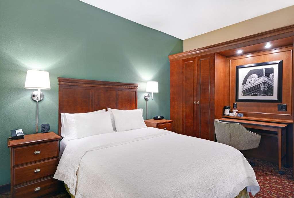 Hampton Inn Athens Room photo