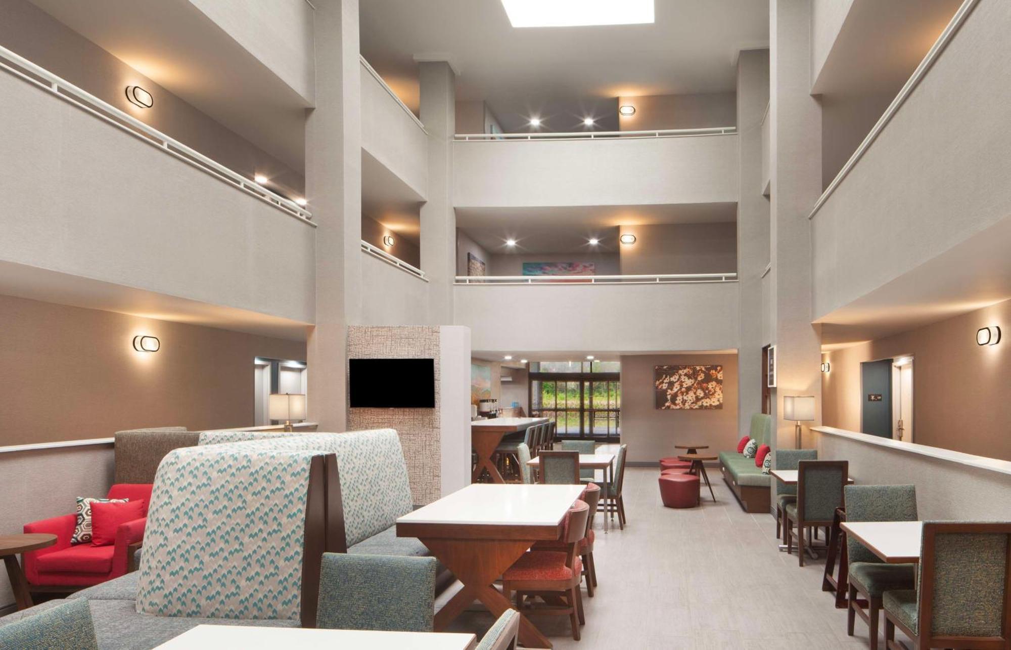 Hampton Inn Athens Exterior photo